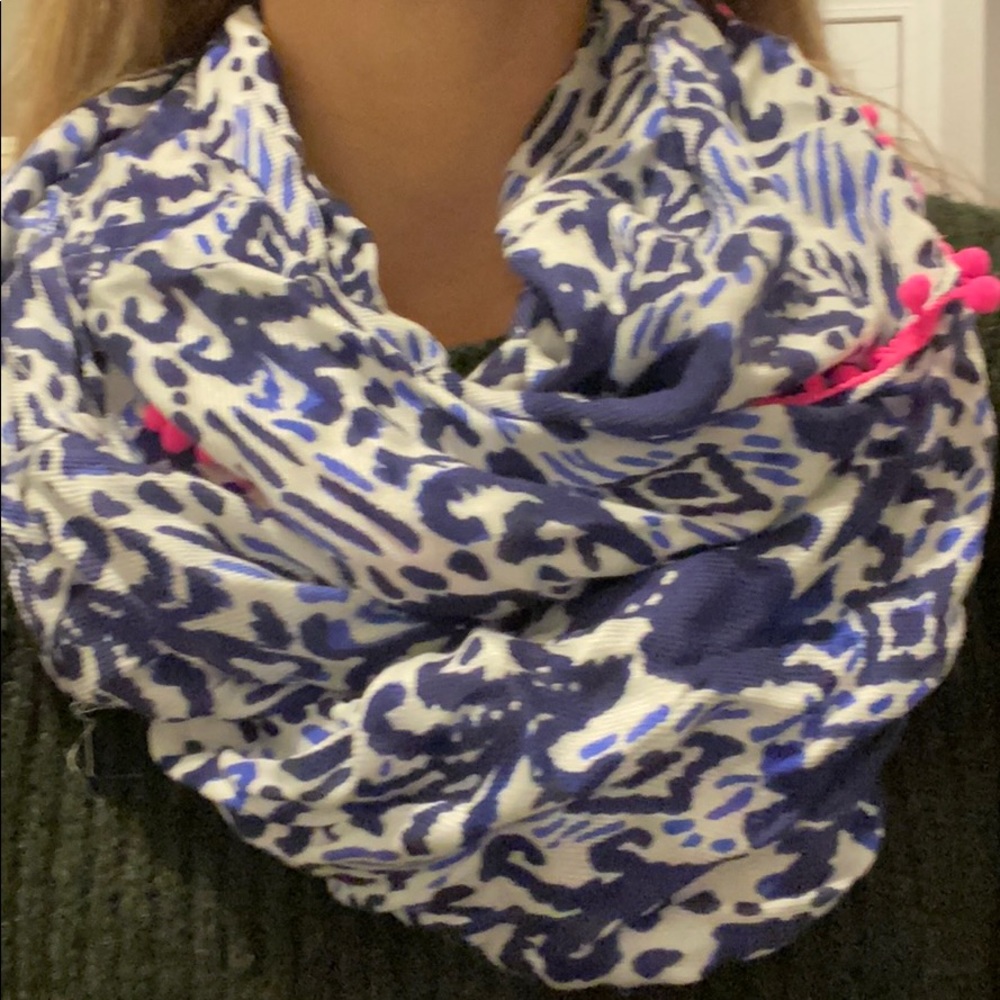 Infinity Lilly scarf